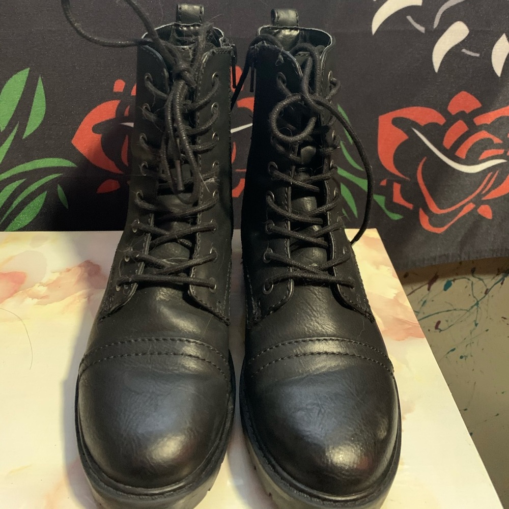 universal thread combat boots